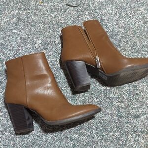 Le Chateau Tan Heeled Boots